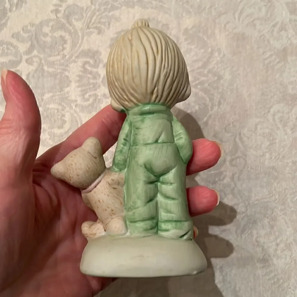 Vintage girl & boy porcelain figurines no chips cracks or discoloration EVC